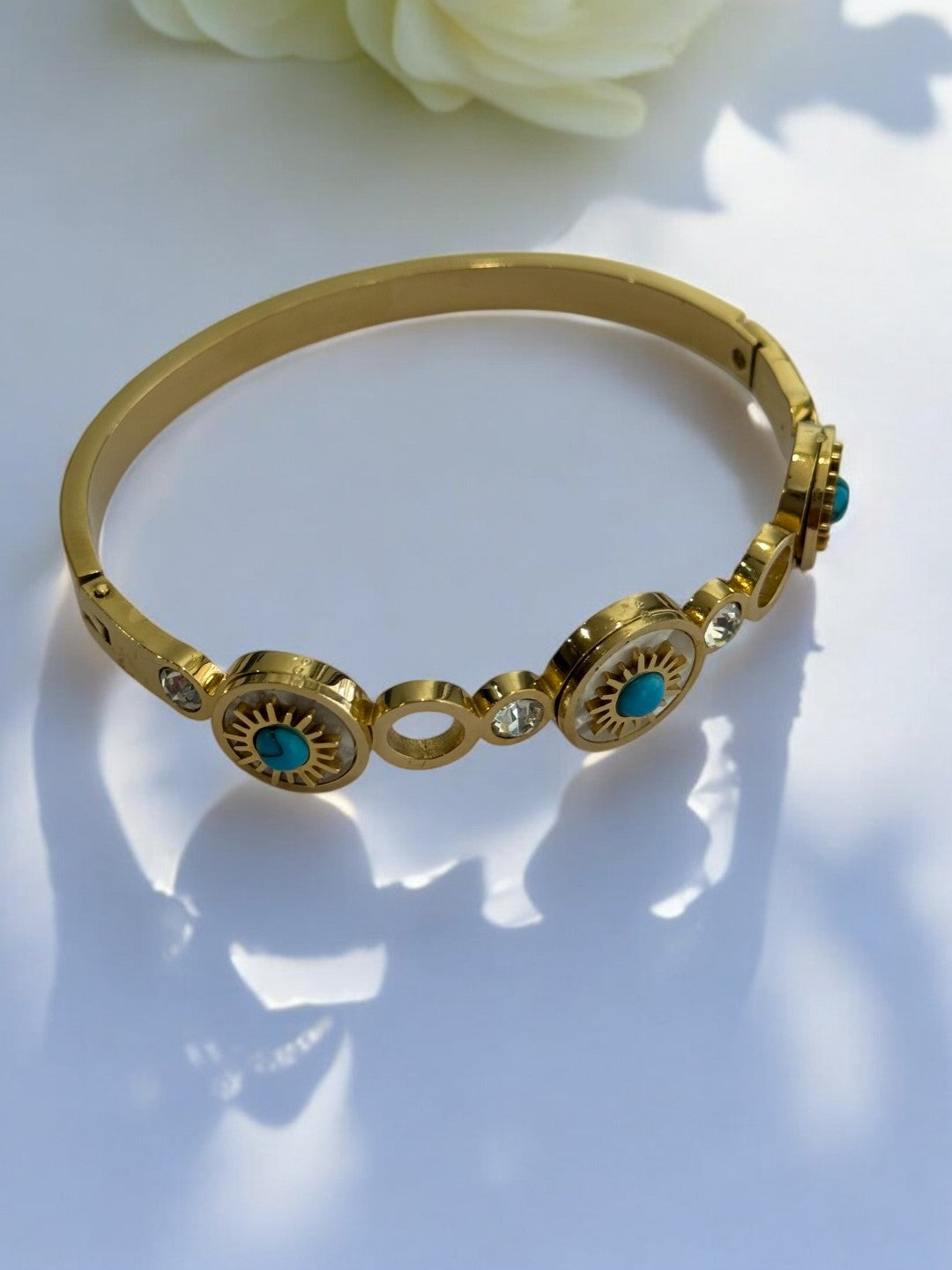 GOLDEN BRACELET WITH SEA BLUE STONE