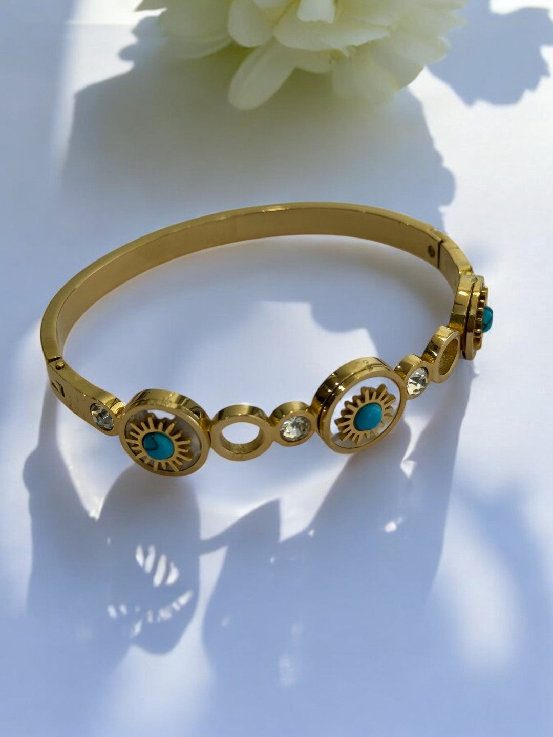 GOLDEN BRACELET WITH SEA BLUE STONE