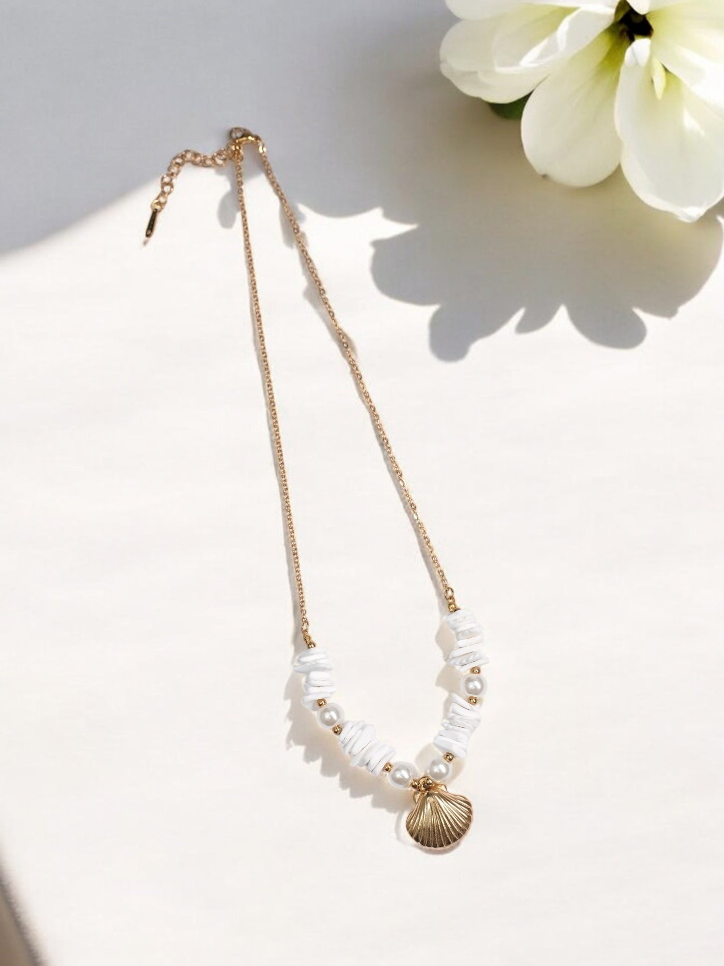 SEA SHELL PEARL AVISEY NECKLACE