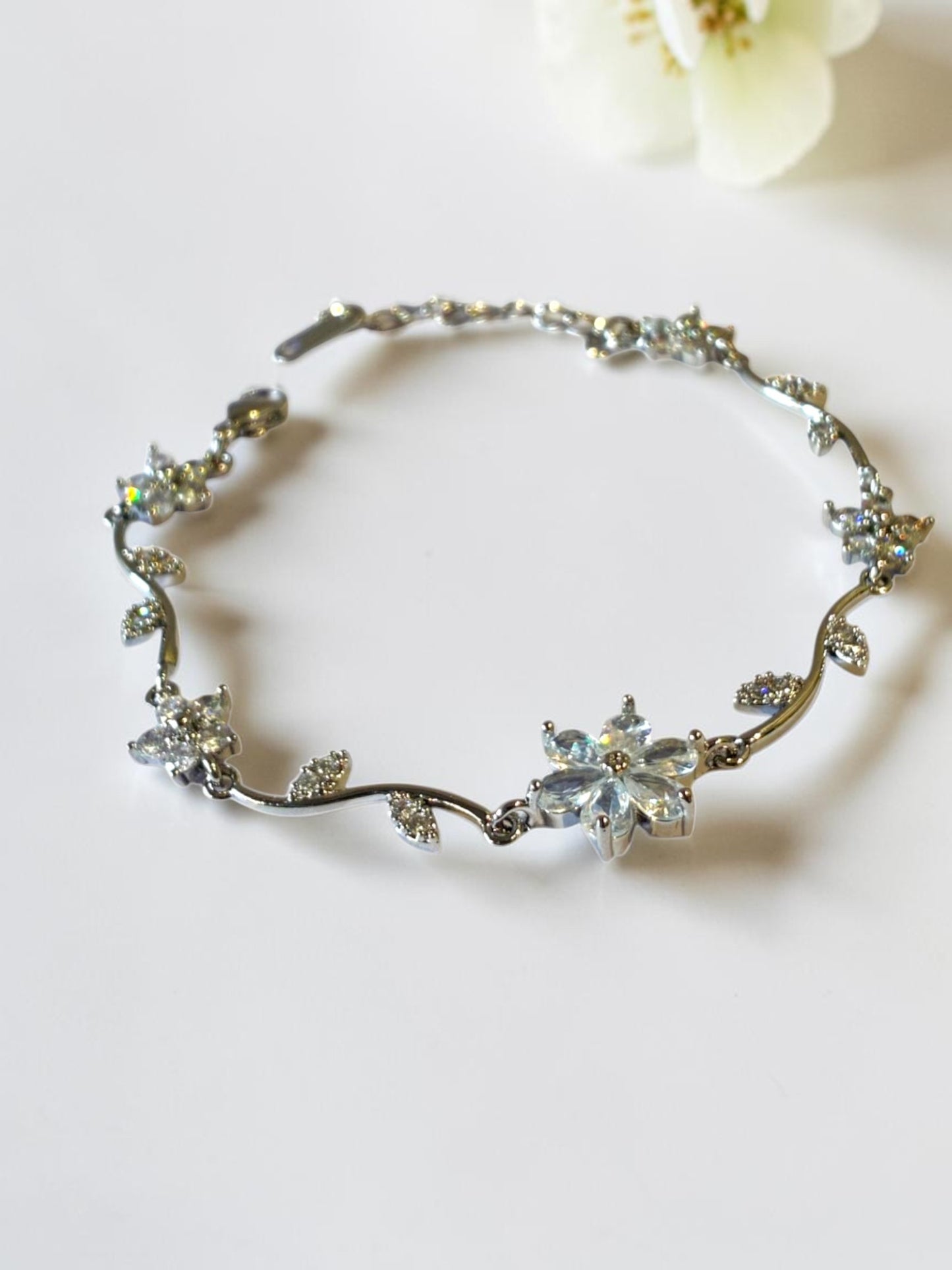 SILVER FLORAL DIAMOND ENESIS BRACELET