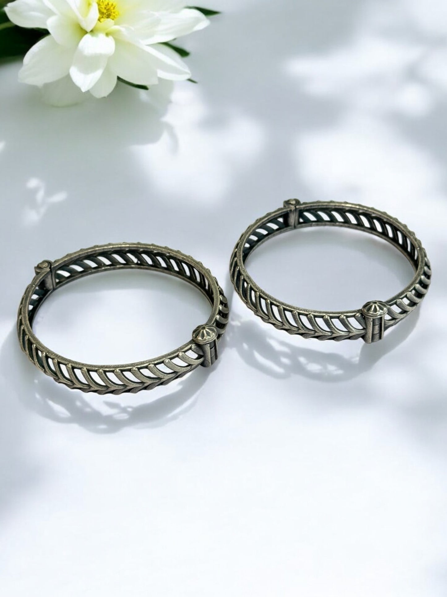 SILVER TWISHA GERMAN SILVER BANGLE