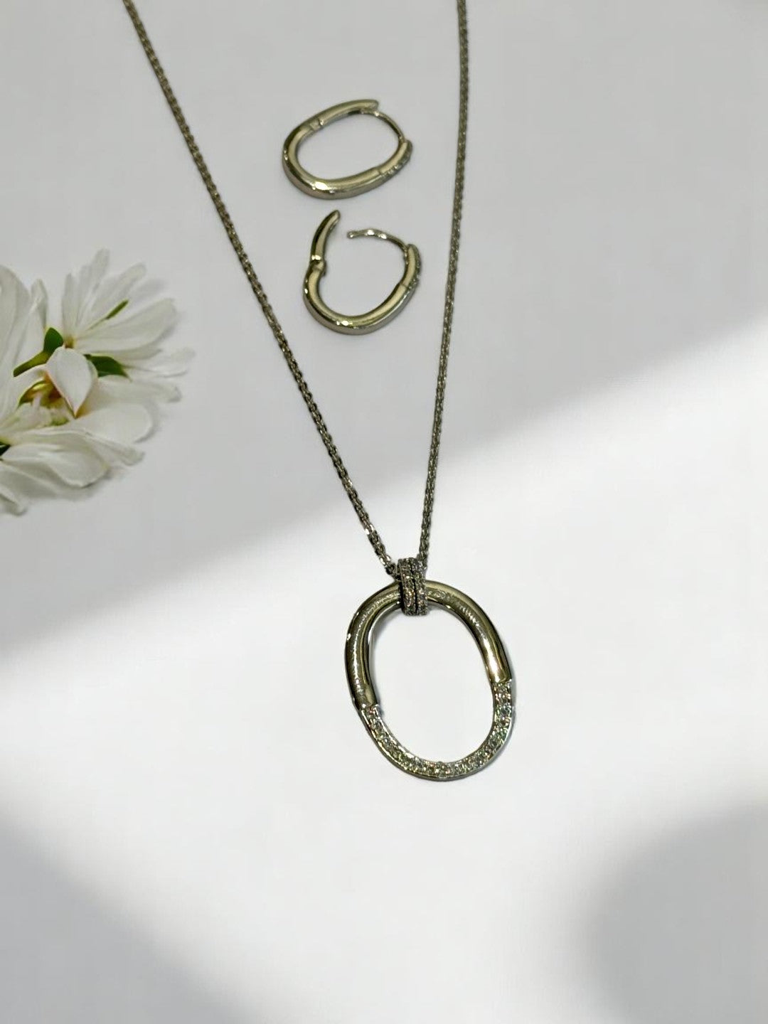 92.5 SILVER CHAIN WITH BRANDED DIAMOND PENDENT AND HOOP EARRING