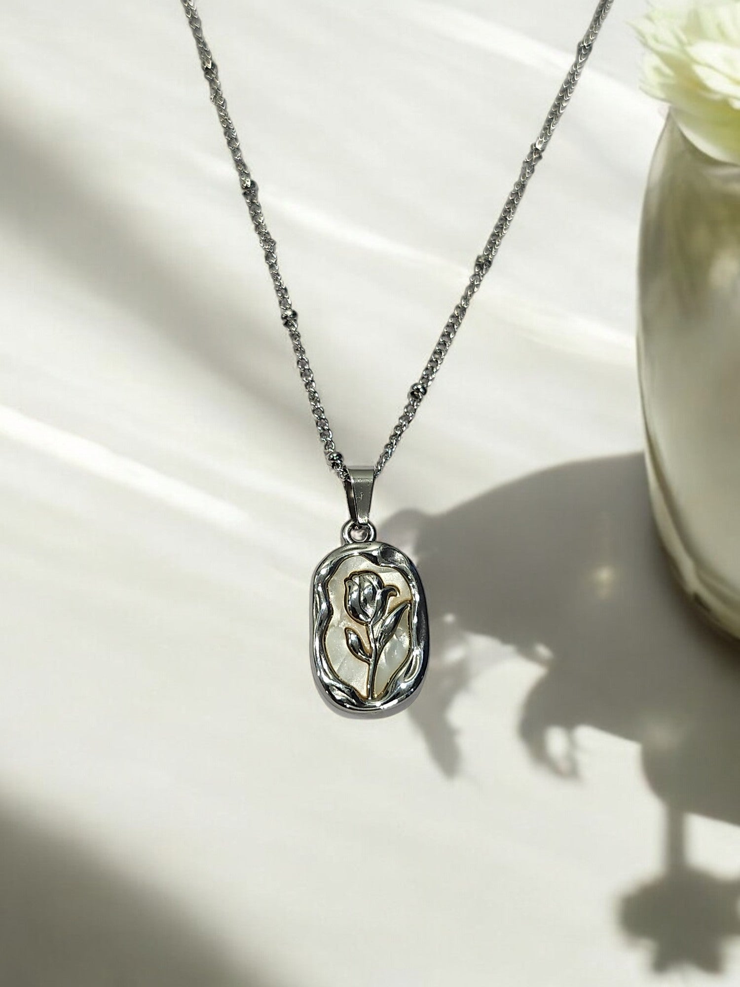 92.5 SILVER PLATED CHAIN AND ROSE PENDENT