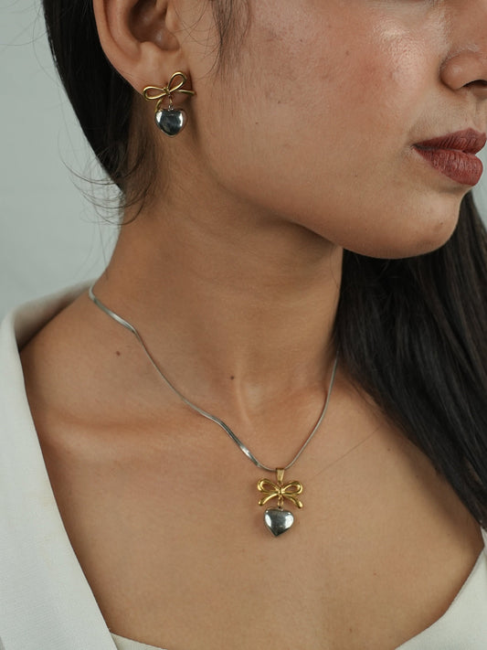 DUAL METAL GOLD AND SILVER A UNIQUE VERSATILE NECKLACE WITH BOW AND HEART