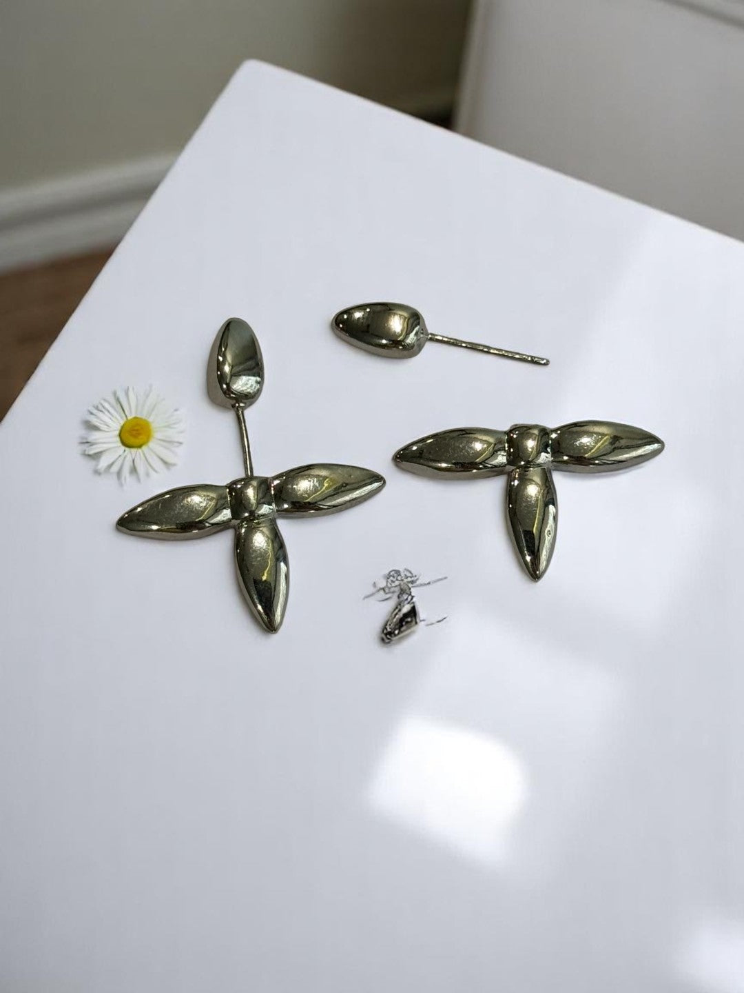 SILVER LOUIS VUITTON STUD