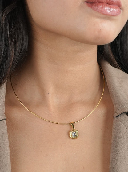 GOLDEN CHAIN WITH SHIMMERING SQUARE DIAMOND NECKLACE