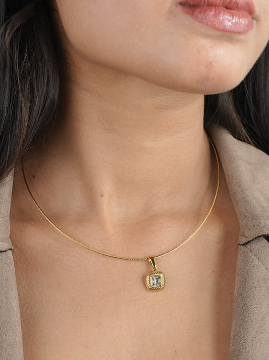 GOLDEN CHAIN WITH SHIMMERING SQUARE DIAMOND NECKLACE