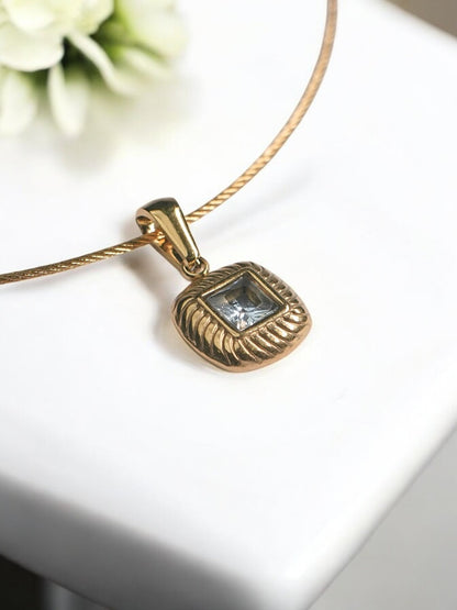 GOLDEN CHAIN WITH SHIMMERING SQUARE DIAMOND NECKLACE