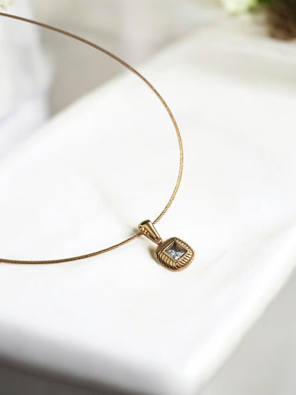 GOLDEN CHAIN WITH SHIMMERING SQUARE DIAMOND NECKLACE