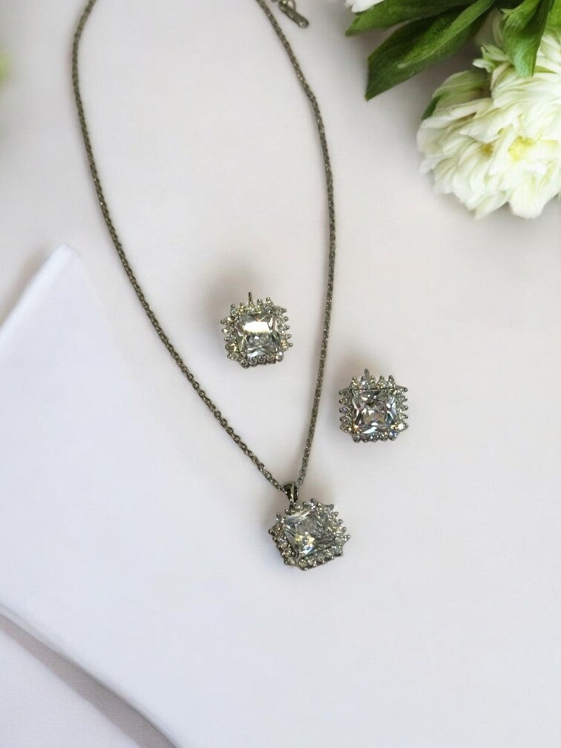 92.5 SILVER PLATED CHAIN  SQAURE STONE PENDENT AND EARRING