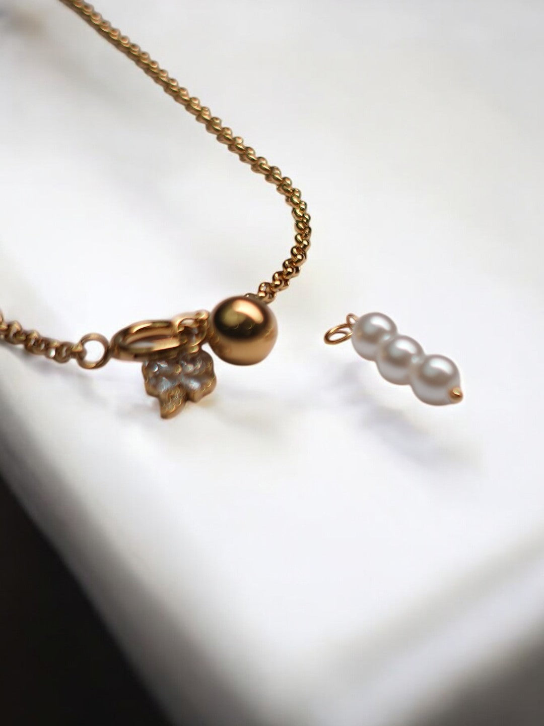 GOLDEN CHAIN WITH CHARMS LIKE DIAMOND FLOWER, PEARLS