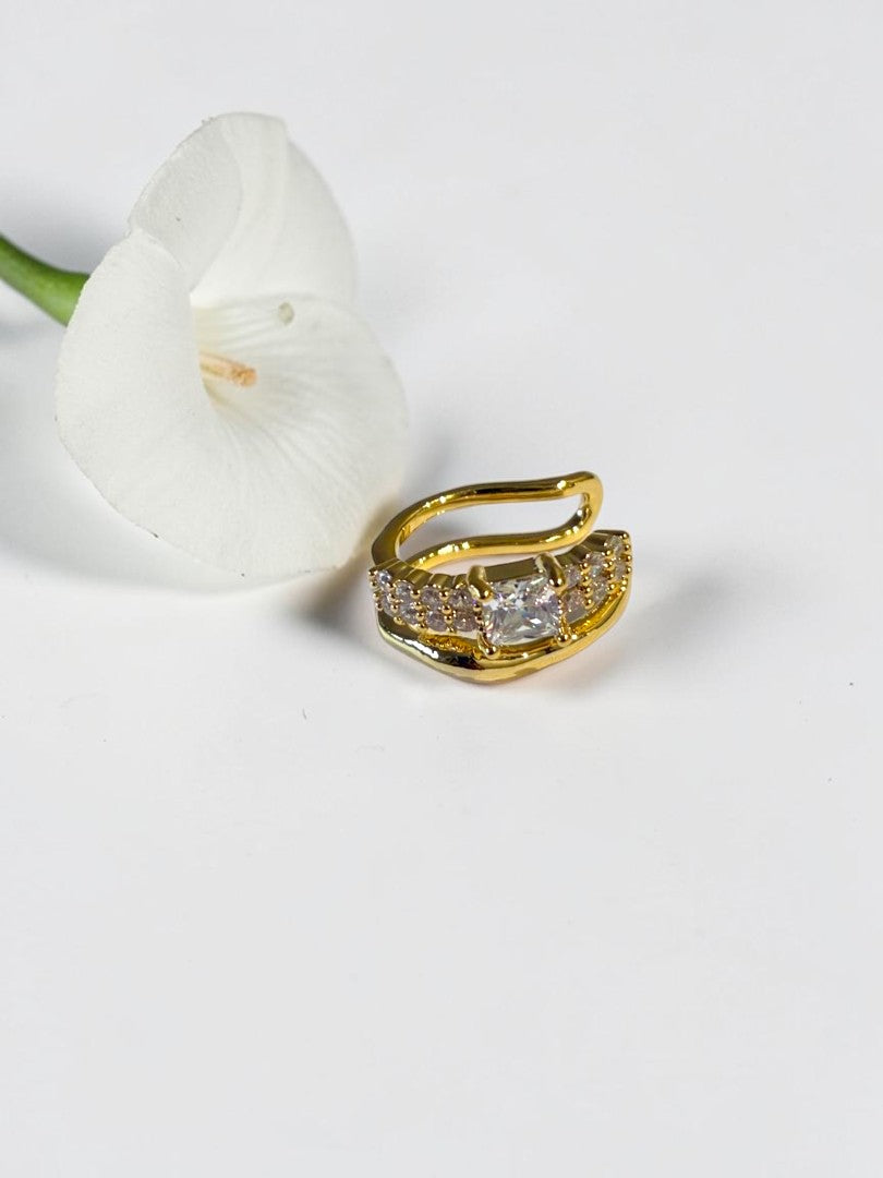 GOLDEN DIAMOND BILLIE EAR CUFF
