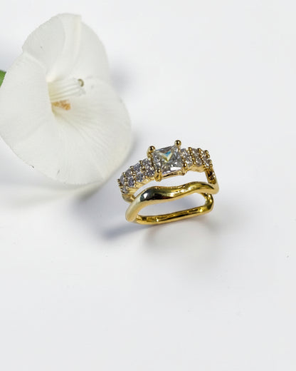 GOLDEN DIAMOND BILLIE EAR CUFF
