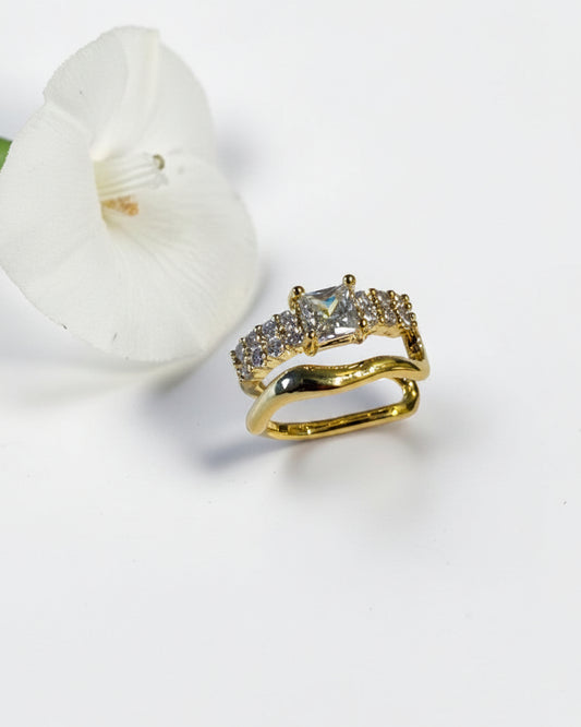 GOLDEN DIAMOND BILLIE EAR CUFF