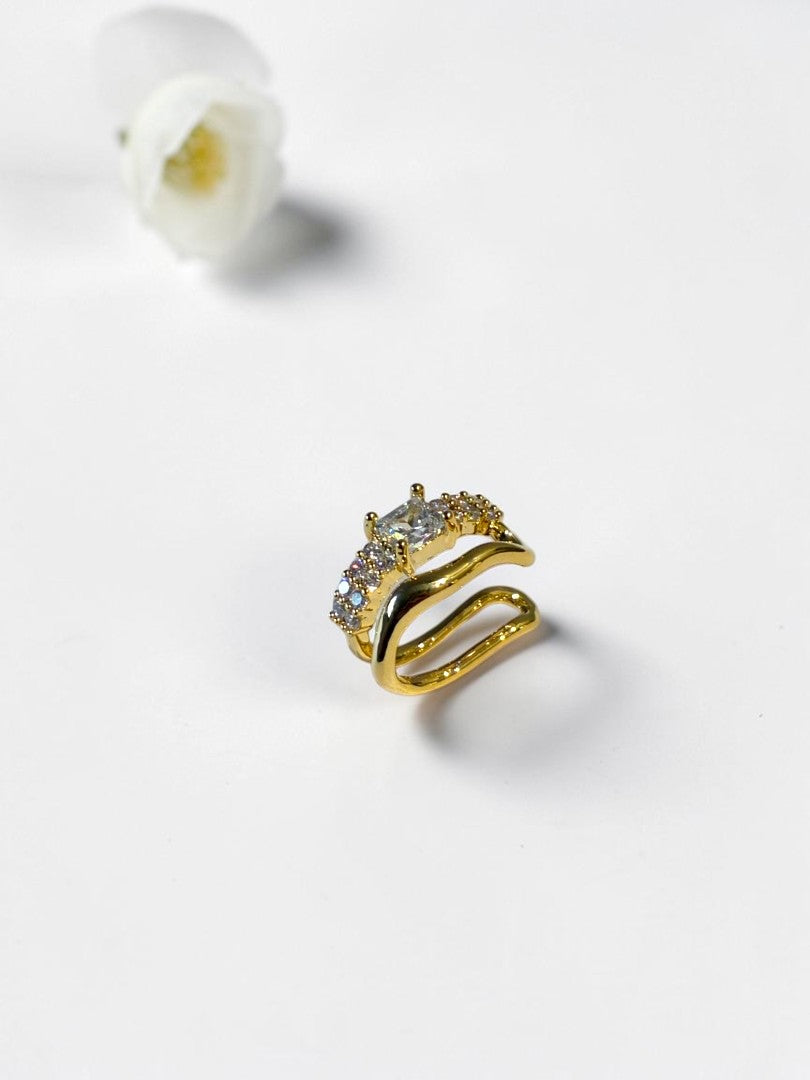 GOLDEN DIAMOND BILLIE EAR CUFF