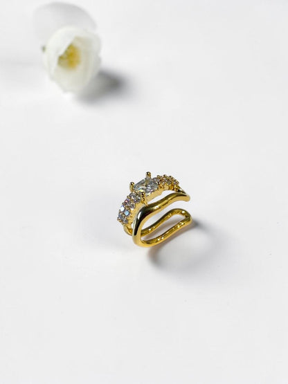 GOLDEN DIAMOND BILLIE EAR CUFF