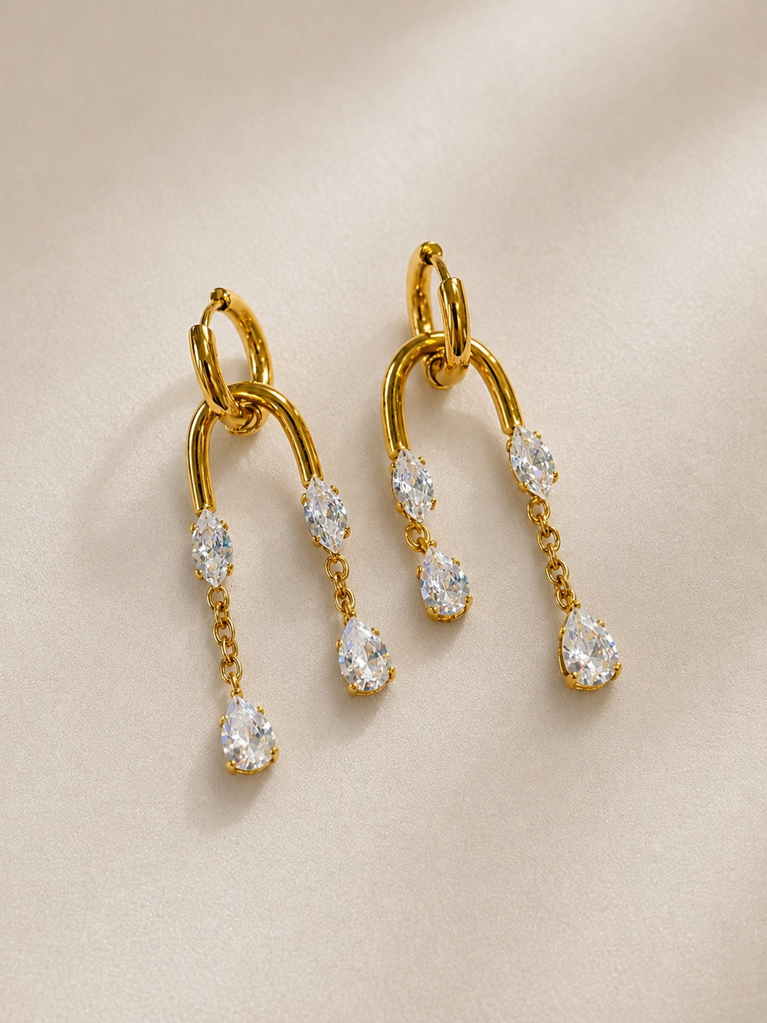GOLDEN DIAMOND DROP ARTHUR EARRINGS