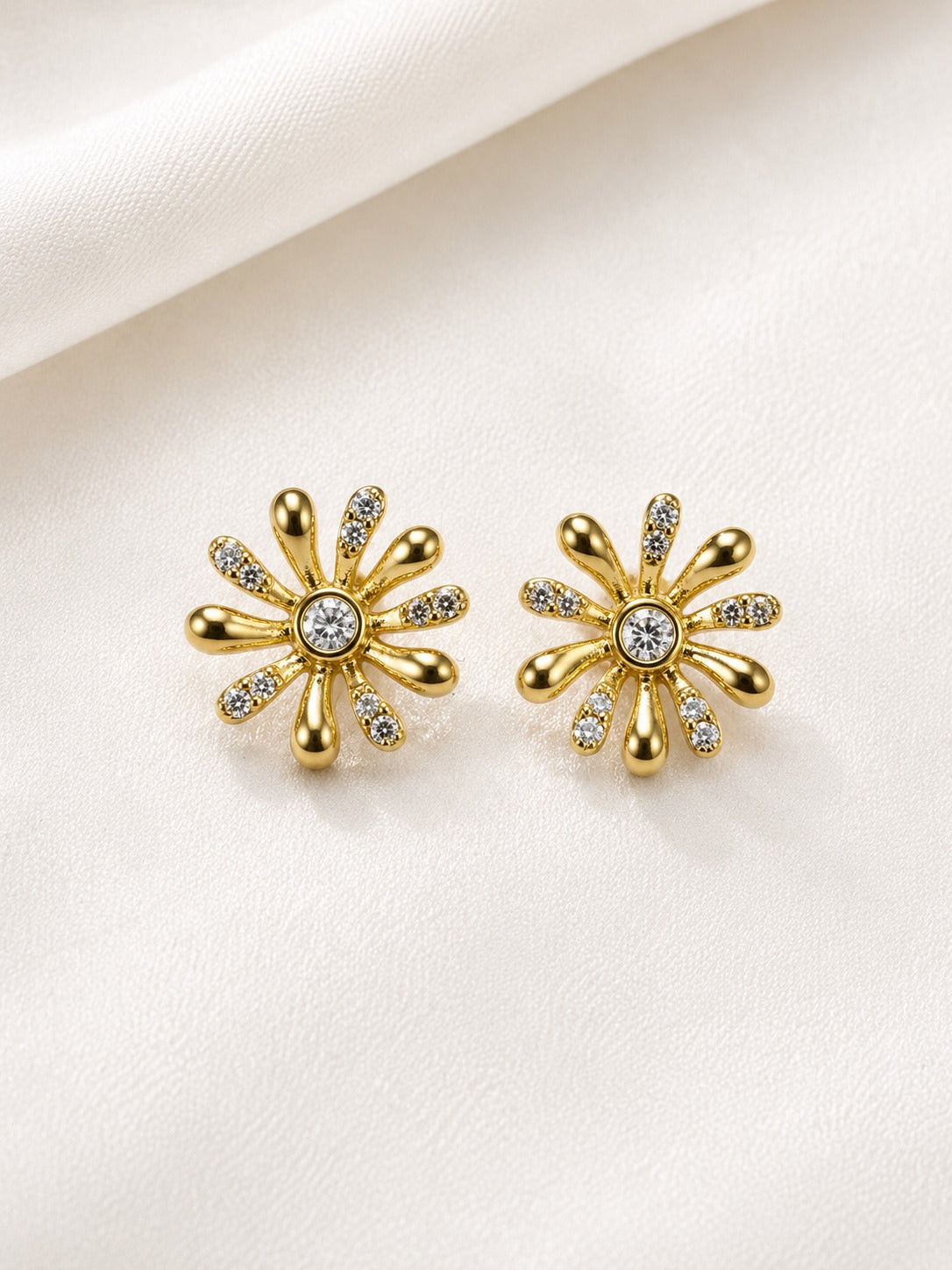 GOLDEN DIAMOND FLORAL SEREN EARRINGS