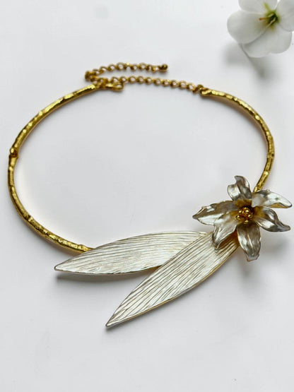 WHITE BLOOM FLORAL TATHYA NECKLACE AND BRACELET (COMBO)