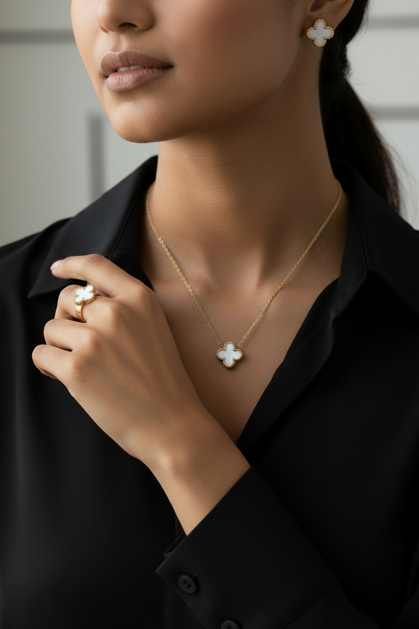 WHITE CLOVER COMBO JACK NACKLACE