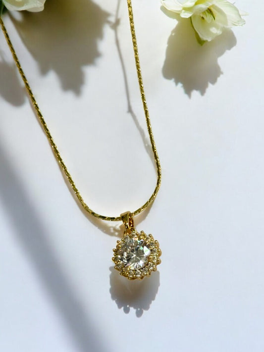 WHITE DIAMOND AXSON NECKLACE