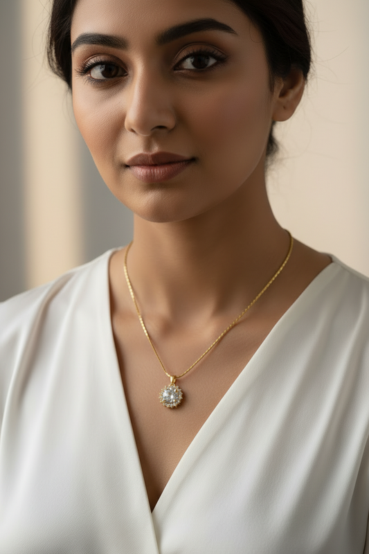 WHITE DIAMOND AXSON NECKLACE