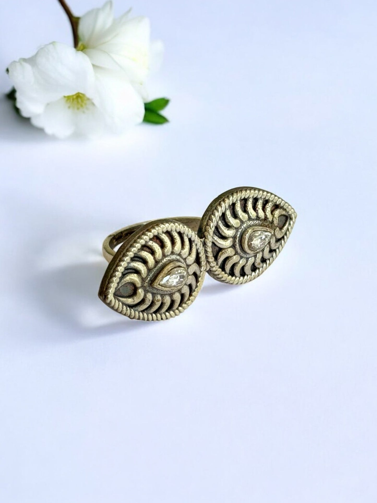 WHITE ESHANI GERMAN SILVER RING