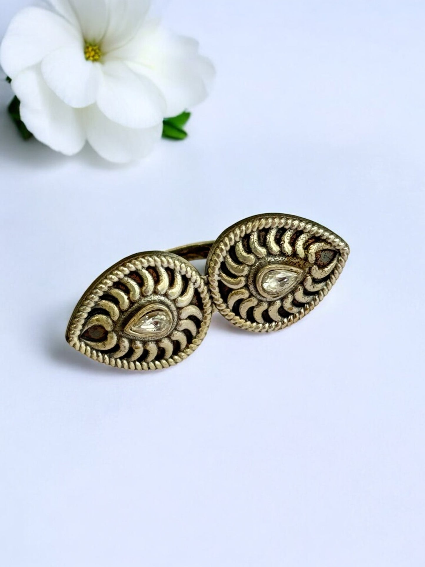 WHITE ESHANI GERMAN SILVER RING