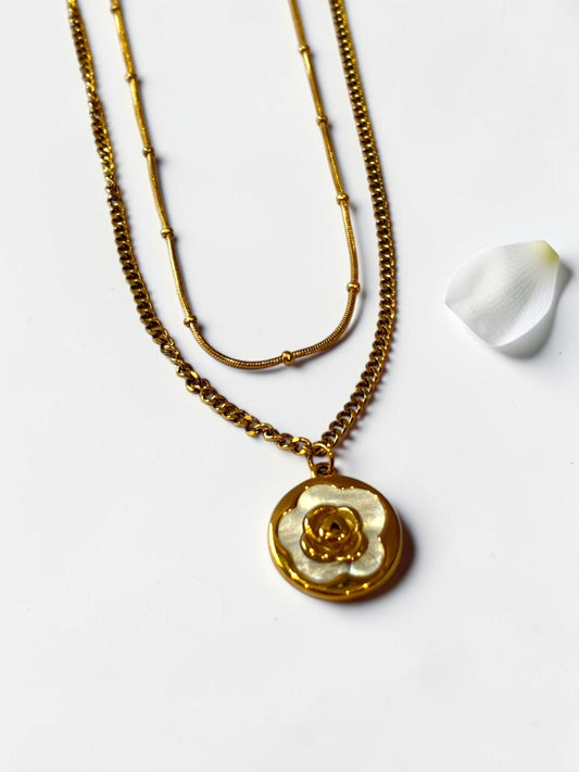 WHITE FLORAL DHARVY NECKLACE SET