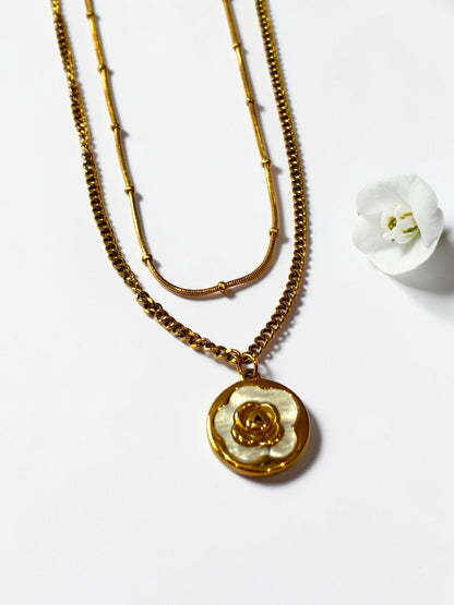 WHITE FLORAL DHARVY NECKLACE SET