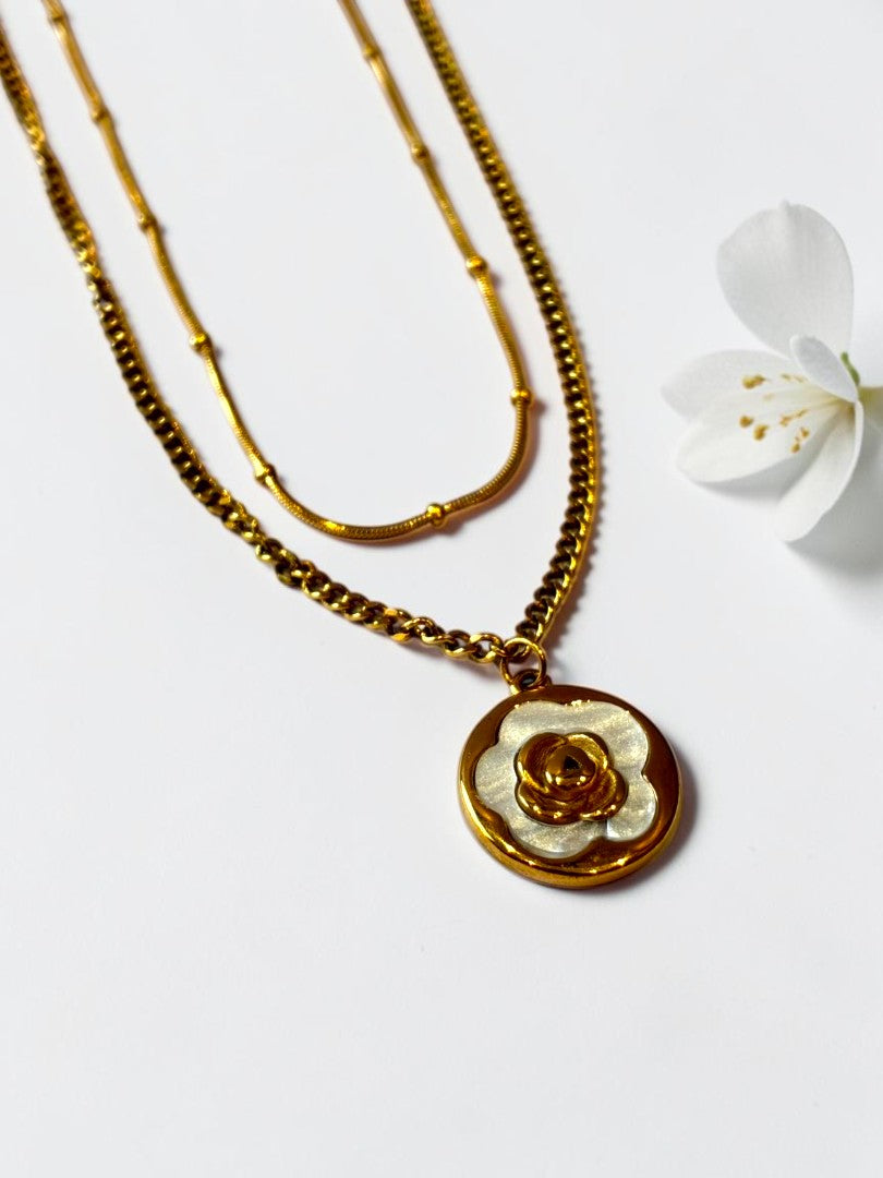 WHITE FLORAL DHARVY NECKLACE SET