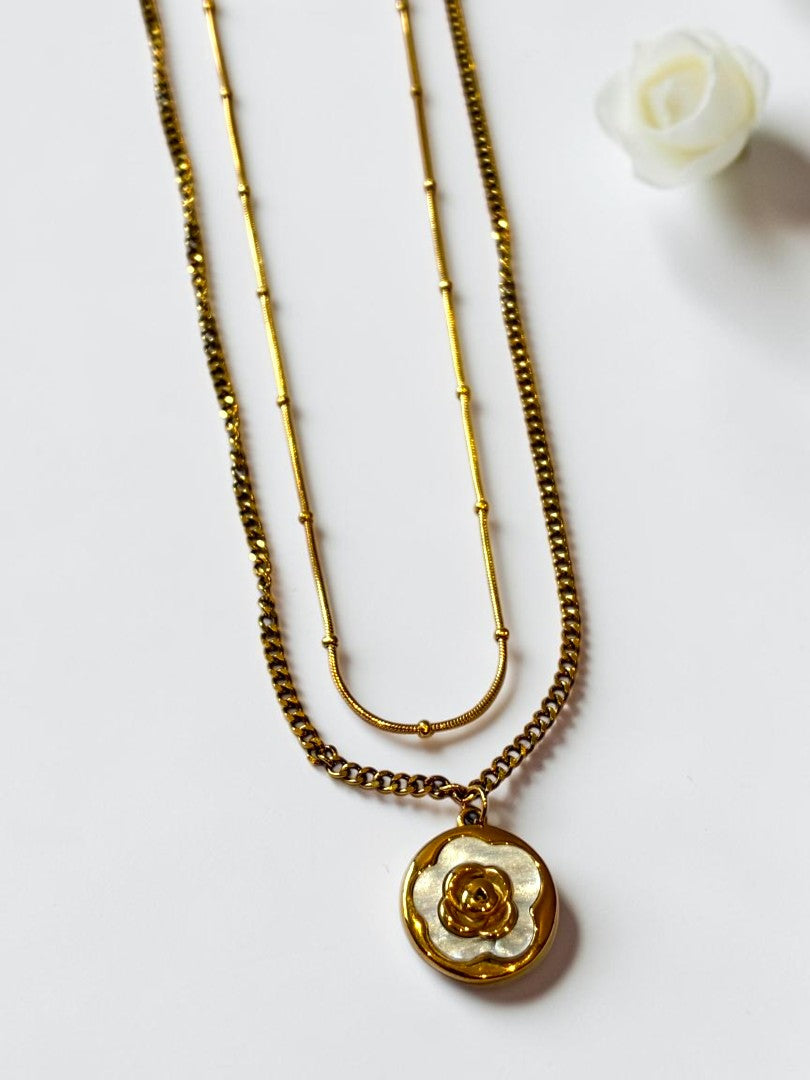 WHITE FLORAL DHARVY NECKLACE SET