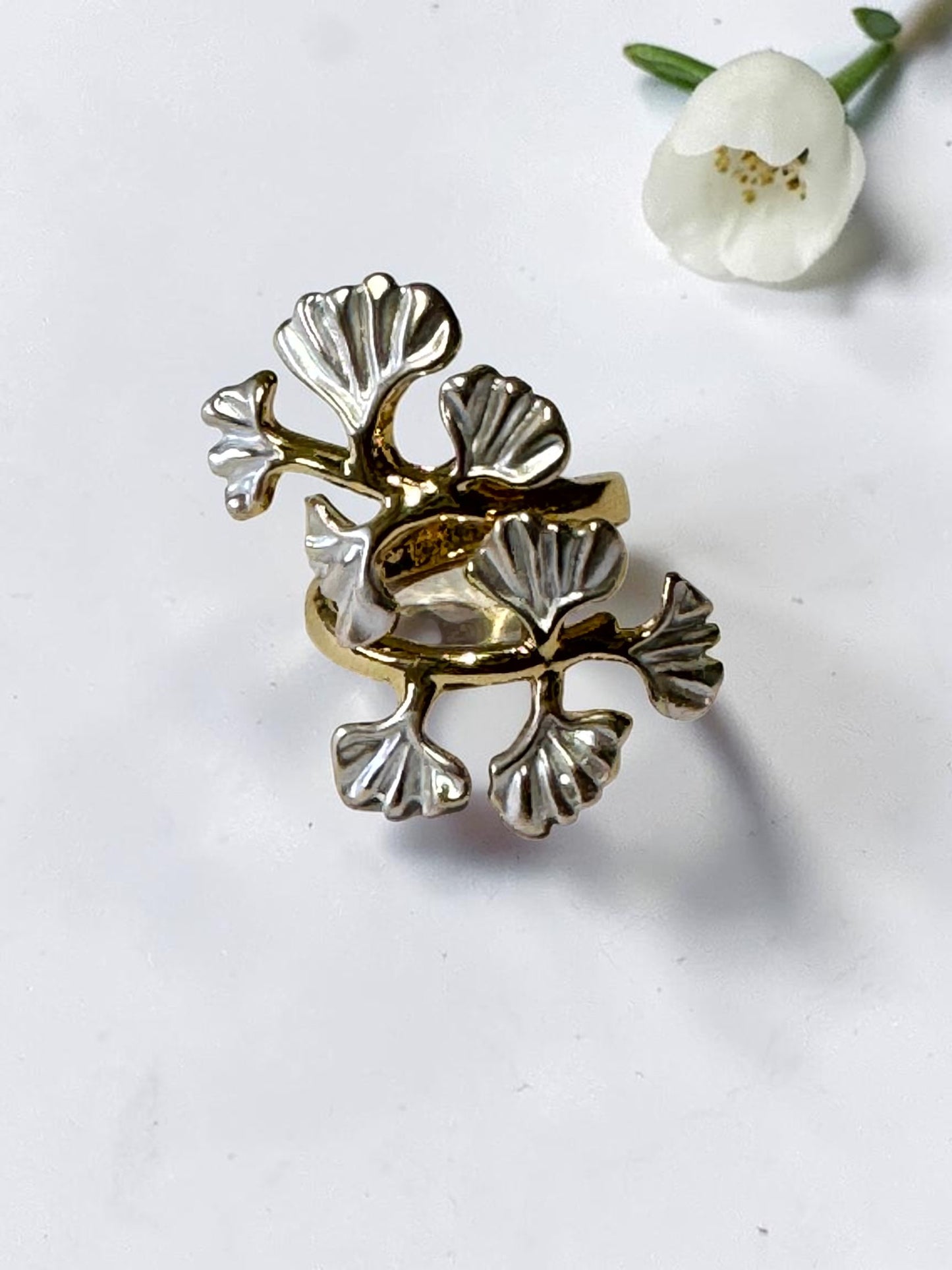 WHITE FLORAL EMMEY RING