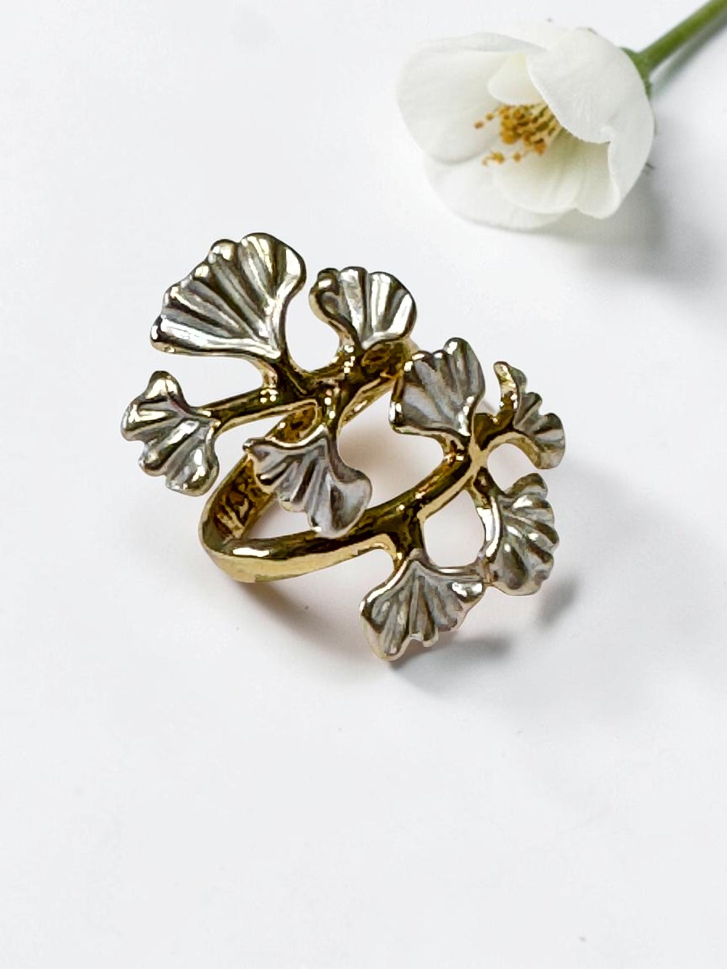 WHITE FLORAL EMMEY RING