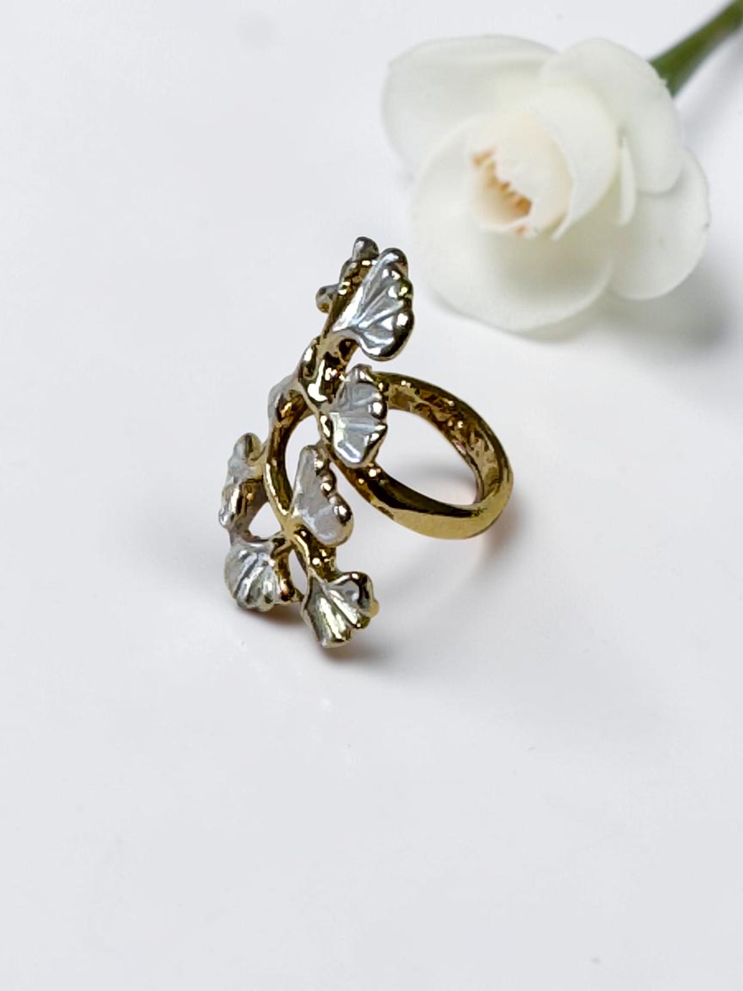 WHITE FLORAL EMMEY RING