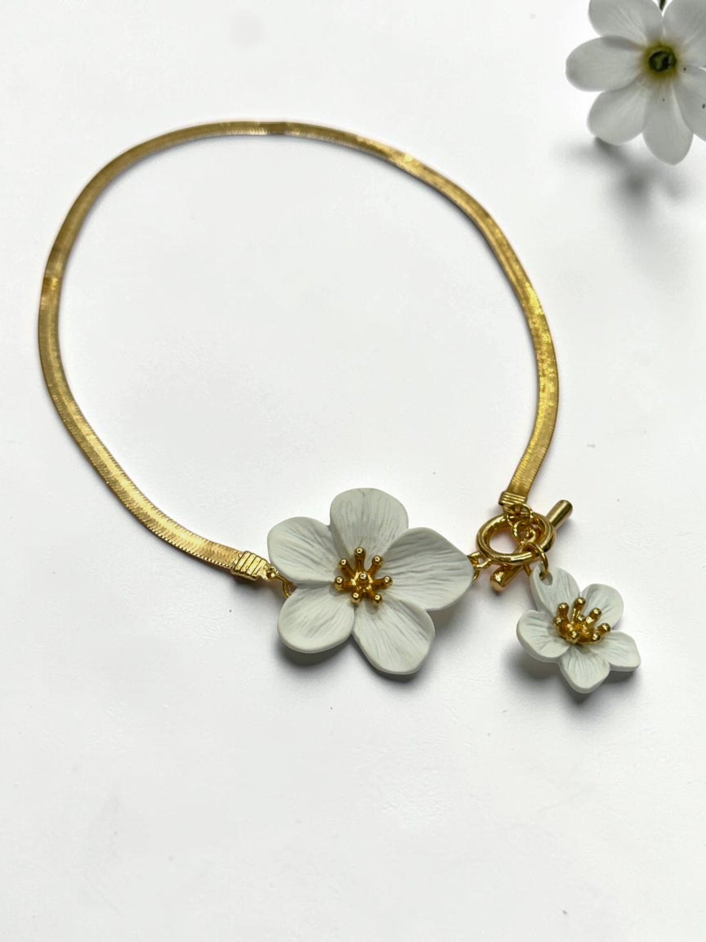 WHITE FLORAL MARCUS NECKLACE SET (COMBO)