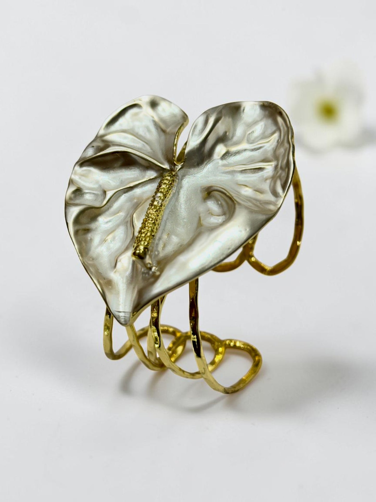 WHITE FLORAL PETAL APEKSHA BRACELET (CUFF)