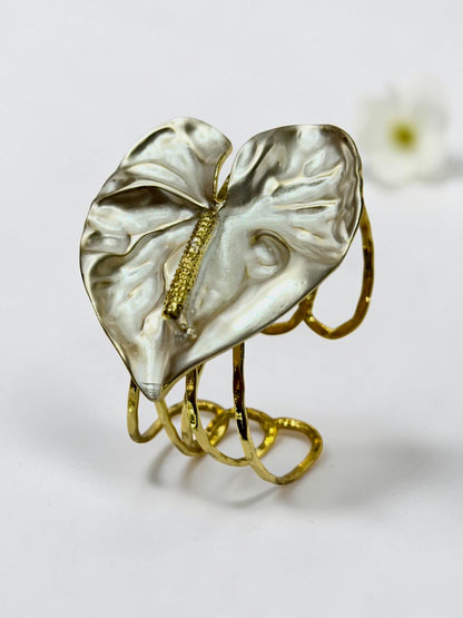 WHITE FLORAL PETAL APEKSHA BRACELET (CUFF)