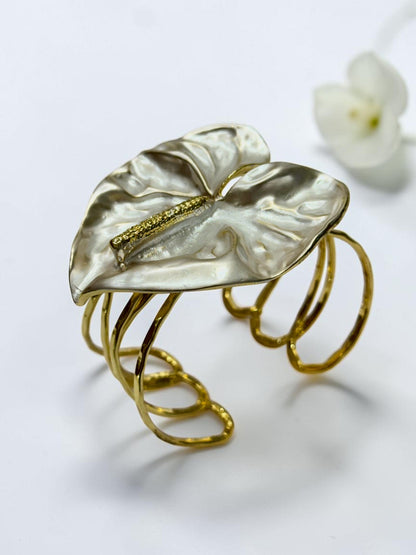 WHITE FLORAL PETAL APEKSHA BRACELET (CUFF)