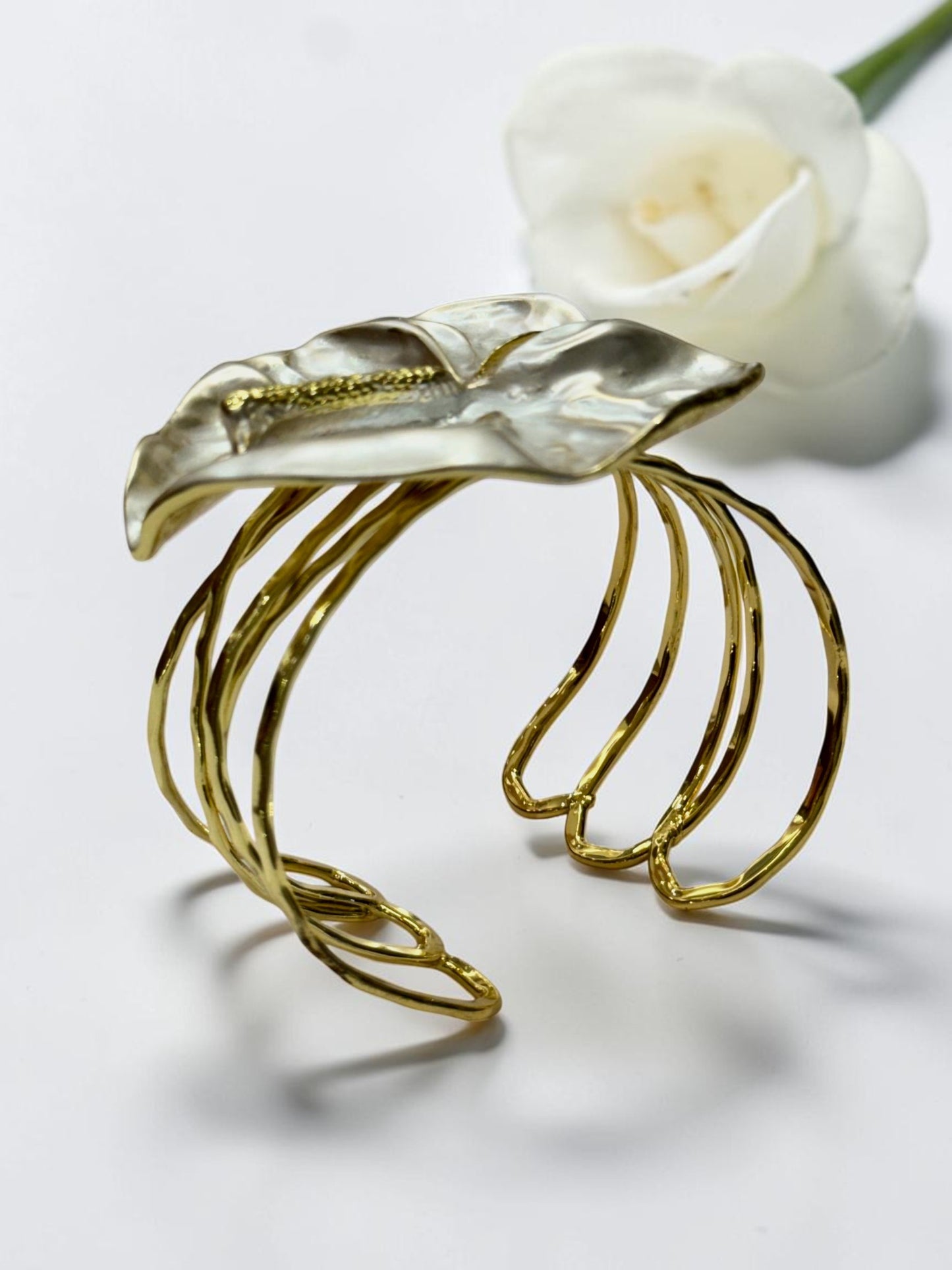 WHITE FLORAL PETAL APEKSHA BRACELET (CUFF)