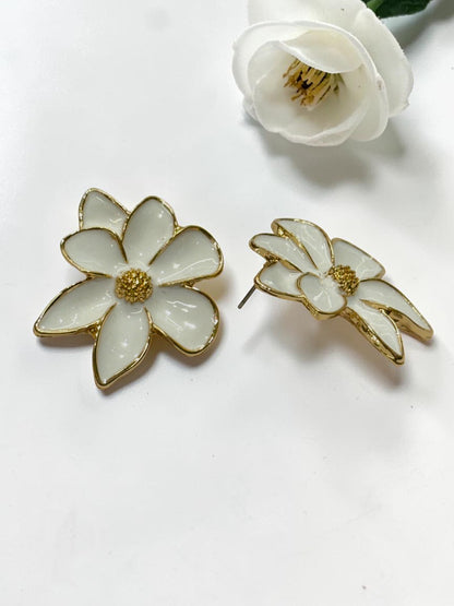 WHITE FLORAL SCOUTIE EARRINGS