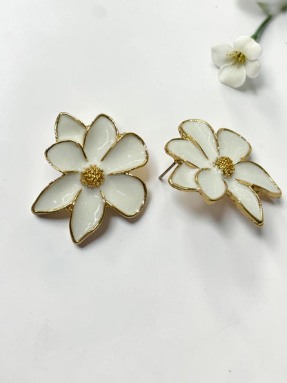 WHITE FLORAL SCOUTIE EARRINGS