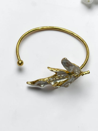 WHITE FLORAL TANYA BRACELET (CUFF)