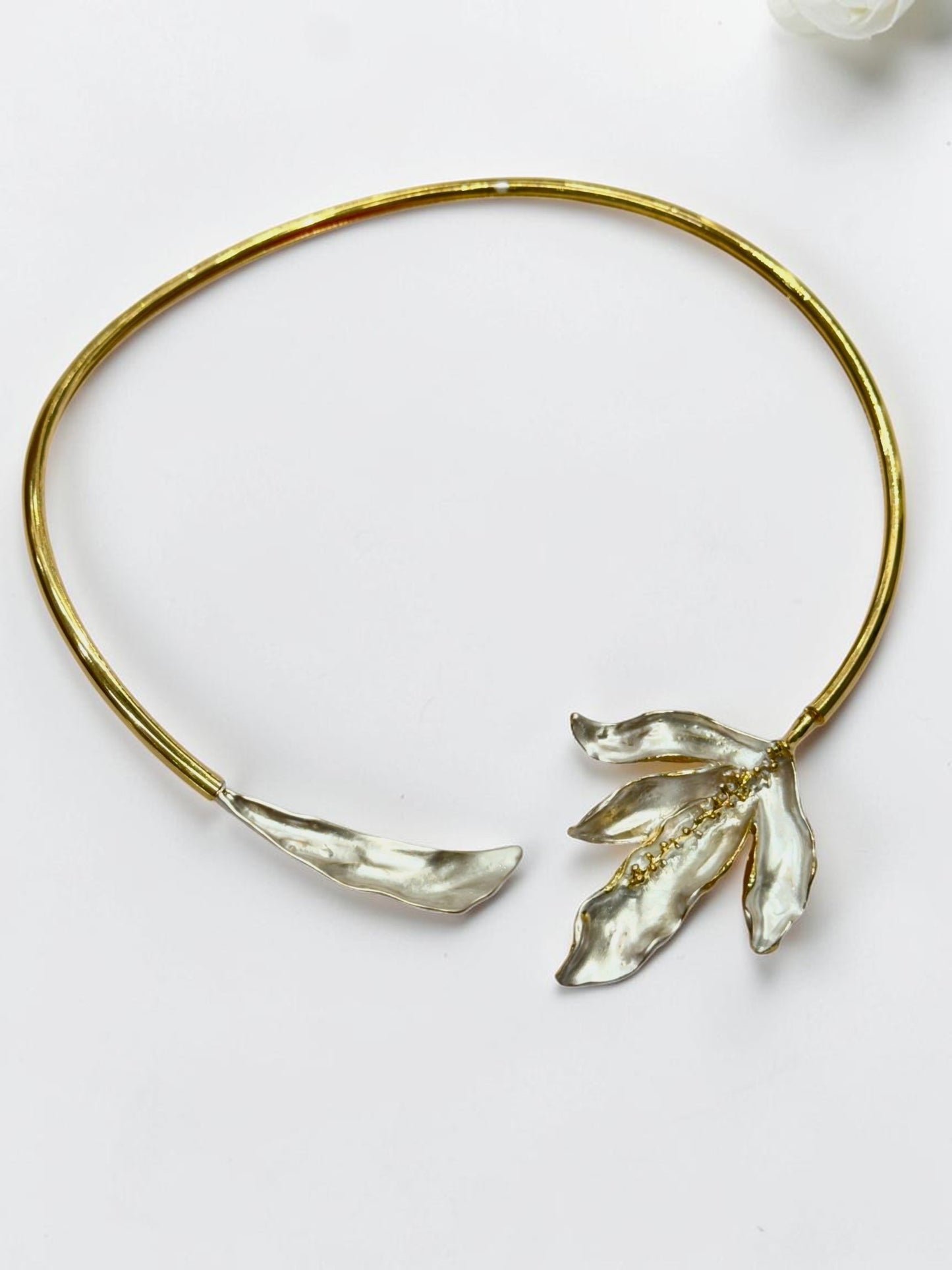WHITE FLORAL TANYA NECKLACE AND BRACELET (COMBO)