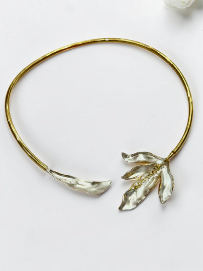 WHITE FLORAL TANYA NECKLACE AND BRACELET (COMBO)