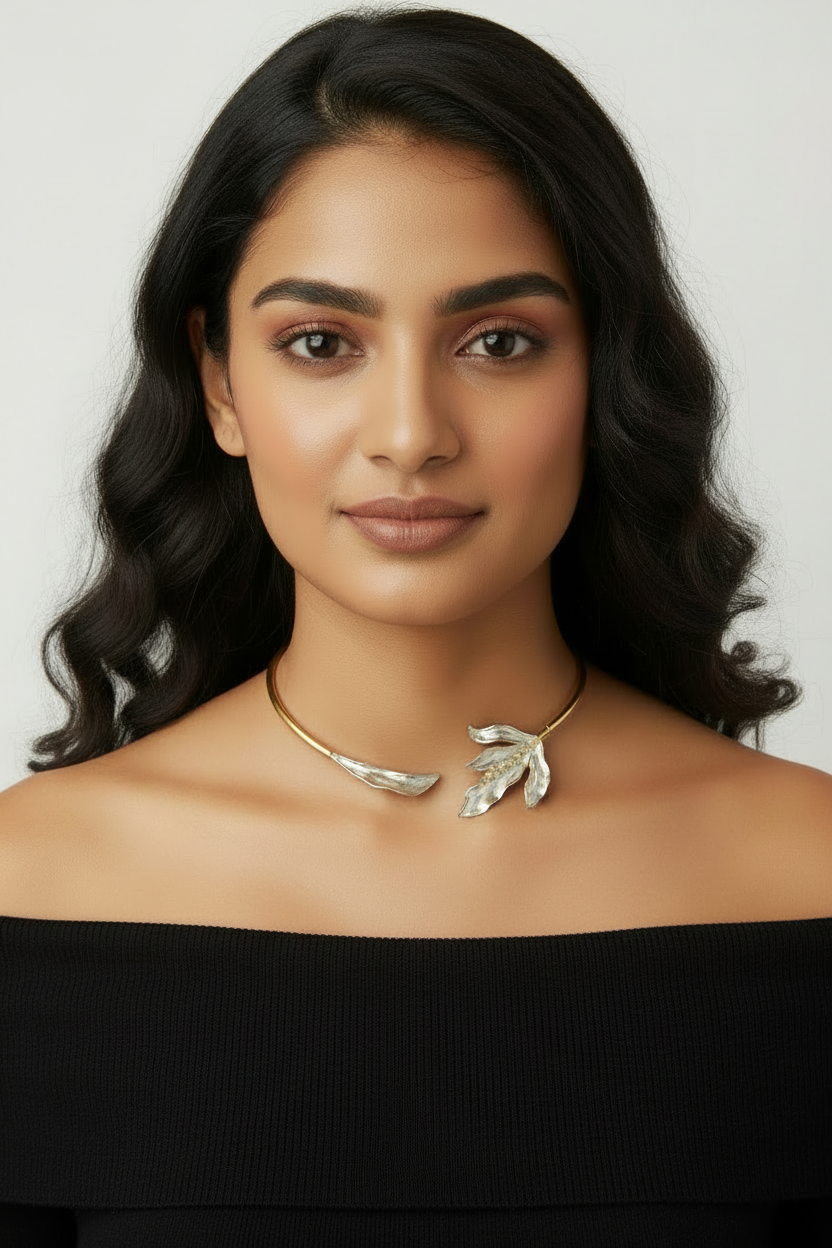WHITE FLORAL TANYA NECKLACE