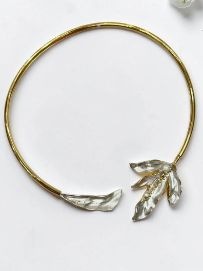WHITE FLORAL TANYA NECKLACE