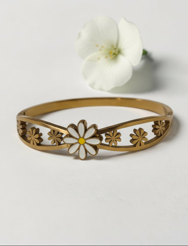 WHITE FLOWER REGINA BRACELET