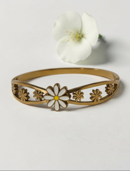 WHITE FLOWER REGINA BRACELET