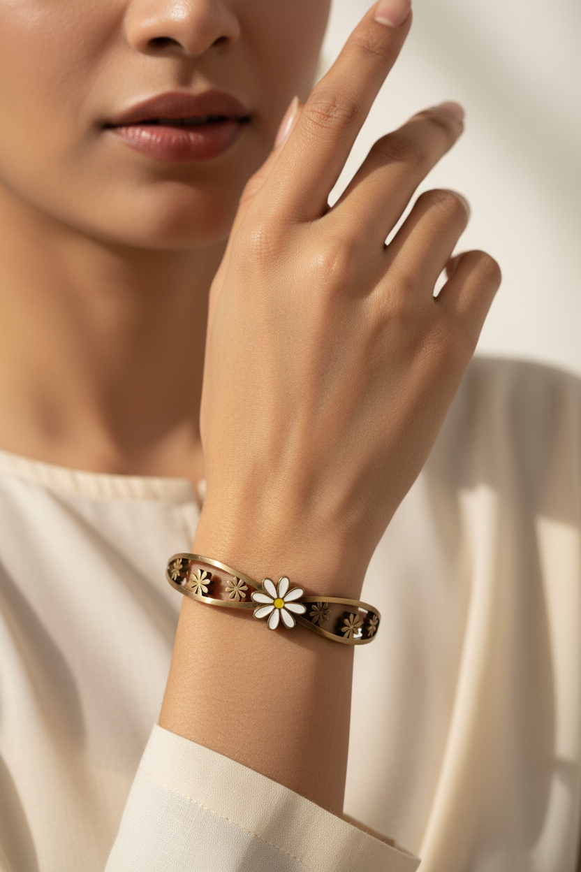 WHITE FLOWER REGINA BRACELET